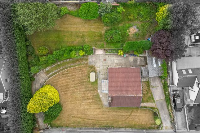 3 bed property, in Hollin Lane, £350,000