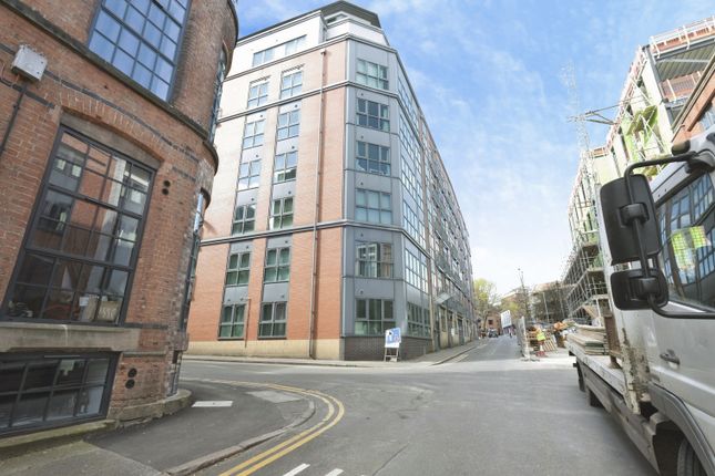 2 bed property, in Woolpack Lane, £120,000