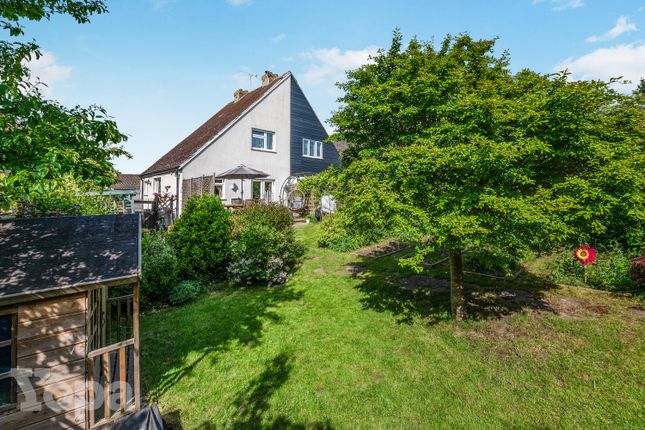 2 bed property, in East Hill, £350,000