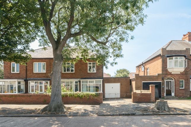 3 bed property, in St. Marys Avenue, £290,000