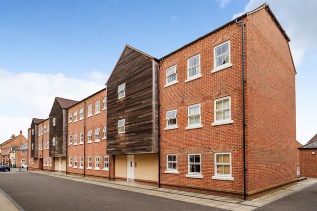 2 bed property, in Aylesbury, £155,000