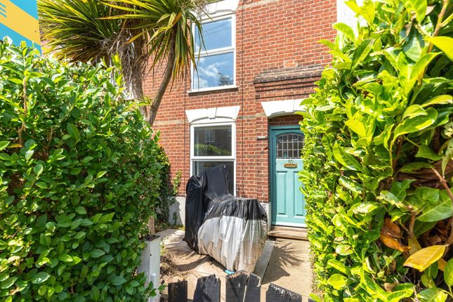 2 bed property, in Melrose Road, £260,000