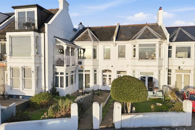 2 bed property, in Clifton Drive, £475,000