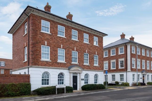 2 bed property, in Ashwick Court, £227,500