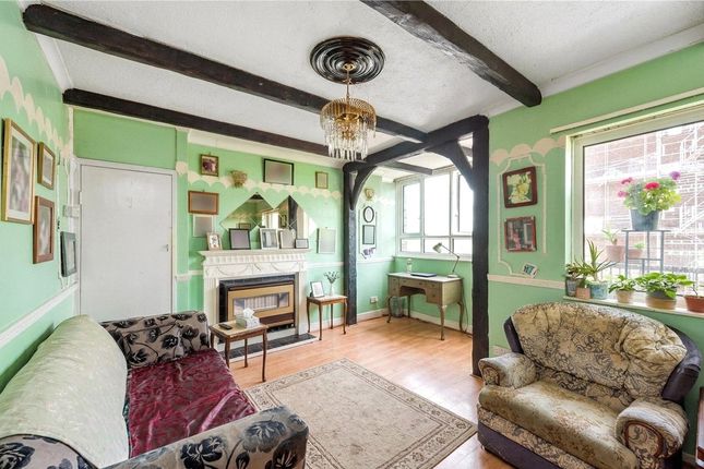 3 bed property, in Stoke Newington Church Street, £475,000