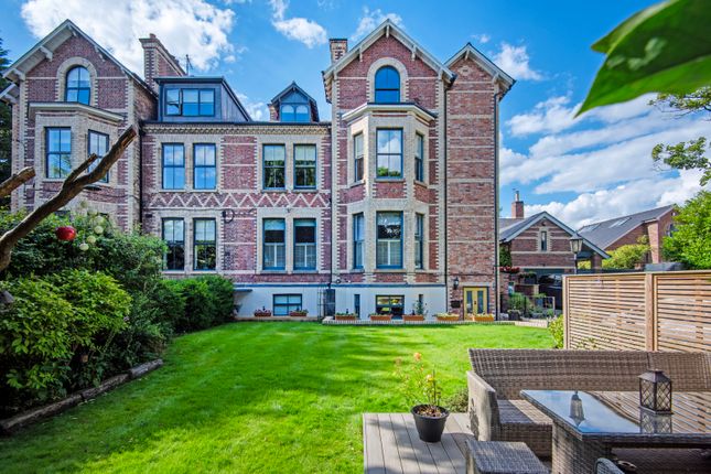 2 bed property, in Daveylands, £550,000
