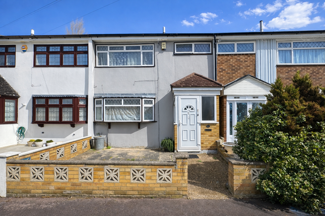 4 bed property, in Bell Farm Avenue, £400,000