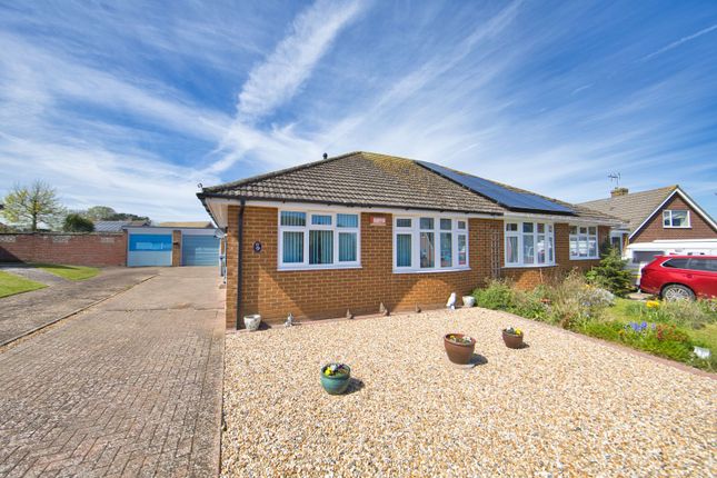 2 bed property, in Peak Drive, £375,000