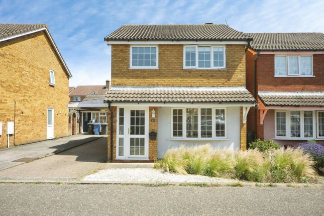 3 bed property, in Rousies Close, £300,000