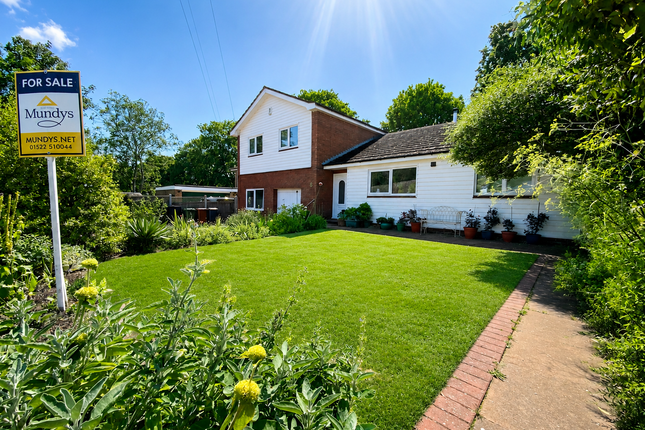 4 bed property, in St. Johns Road, £675,000