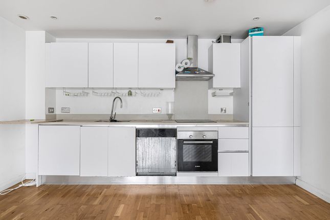 2 bed property, in Leigham Court Road, £305,000