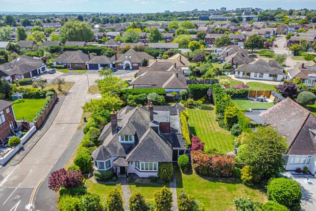 3 bed property, in Thorpe Hall Avenue, £900,000
