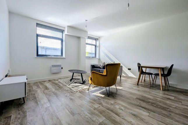 1 bed property, in Wagon Lane, £130,000