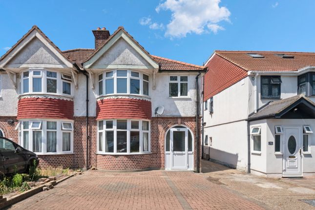 3 bed property, in Meadow Waye, £580,000