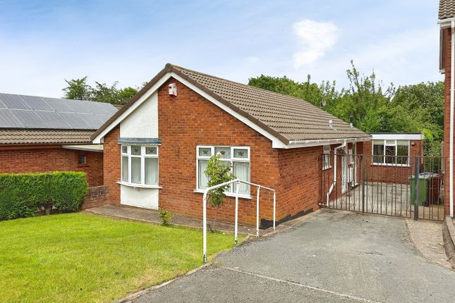 2 bed property, in Charterfield Drive, £295,000