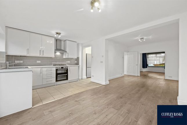 3 bed property, in Robin Hood Way, £569,500