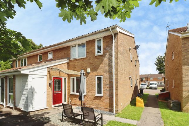 1 bed property, in Longs Drive, £90,000