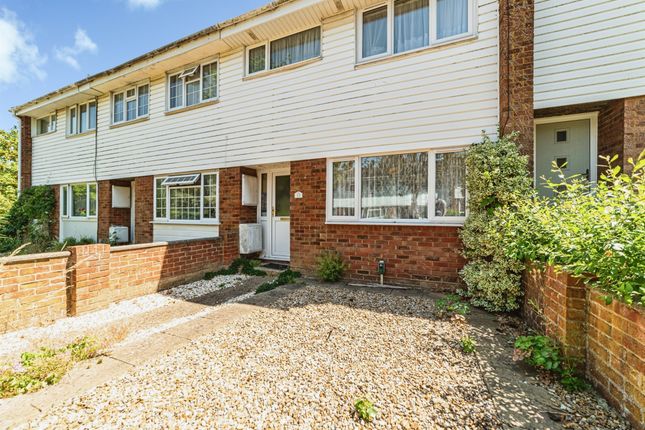 3 bed property, in Bourne Court, £300,000