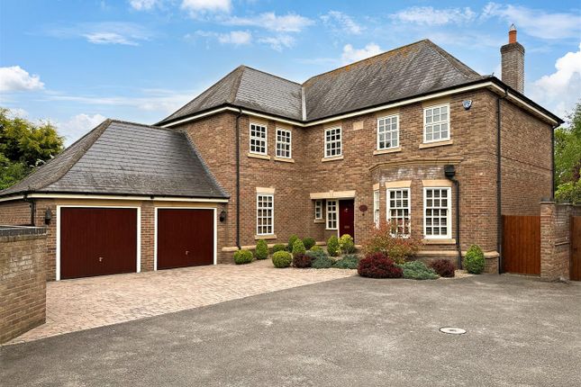 4 bed property, in Old Orchard, £700,000