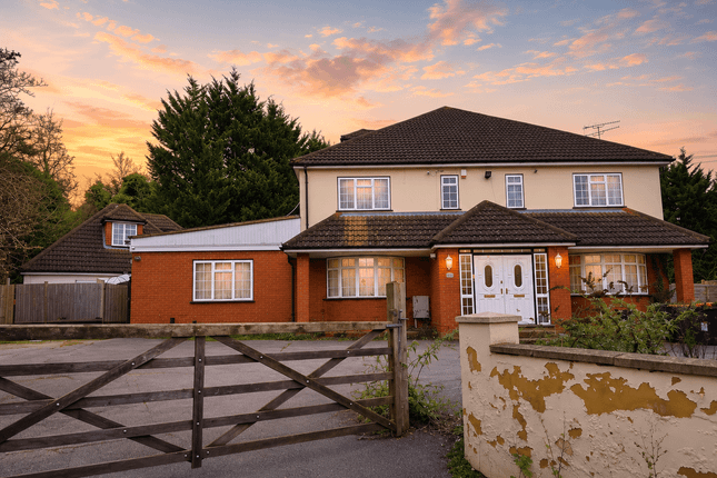 16 bed property, in Dunstable LU6, £1,600,000