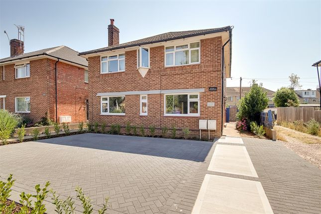 2 bed property, in Princess Avenue, £300,000