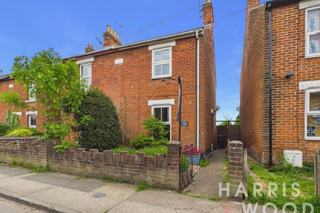 2 bed property, in Harwich Road, £230,000