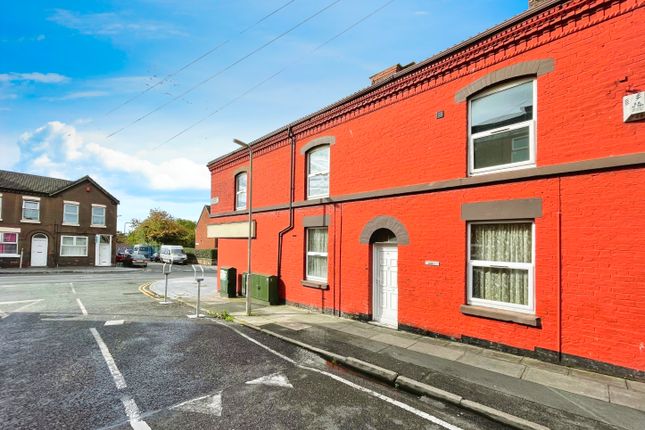 1 bed property, in 96 Moses Street, £90,000