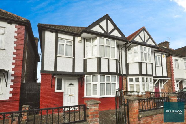 3 bed property, in Wentworth Avenue, £885,000