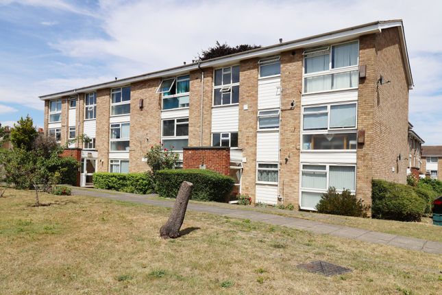 1 bed property, in Belcroft Close, £229,995