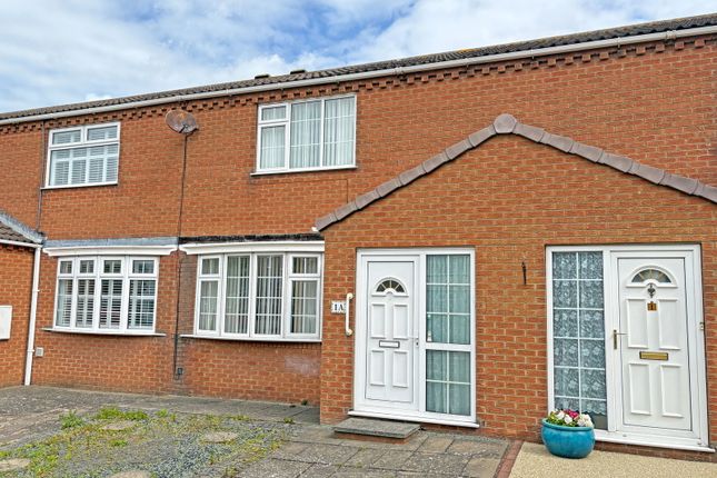 2 bed property, in Castleton Boulevard, £165,000