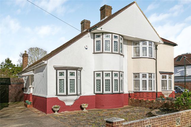 3 bed property, in Waverley Avenue, £650,000