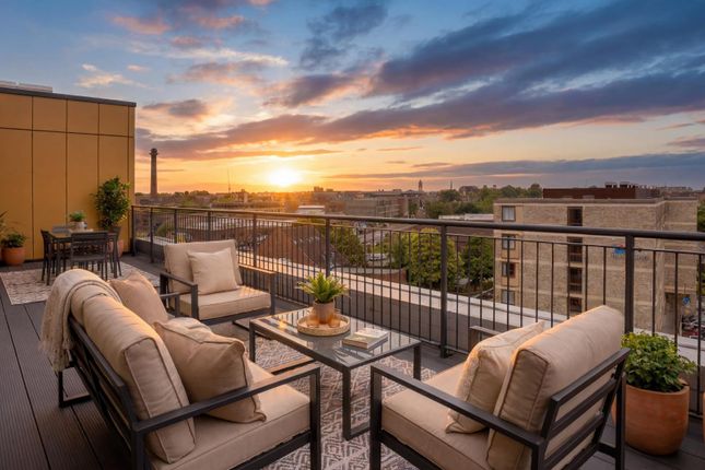 3 bed property, in Penthouse Apartment, £750,000