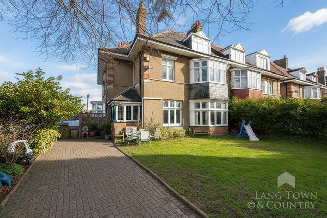 6 bed property, in Queens Road, £600,000