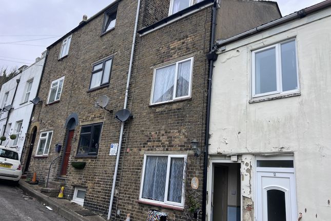 3 bed property, in Cowgate Hill, £120,000