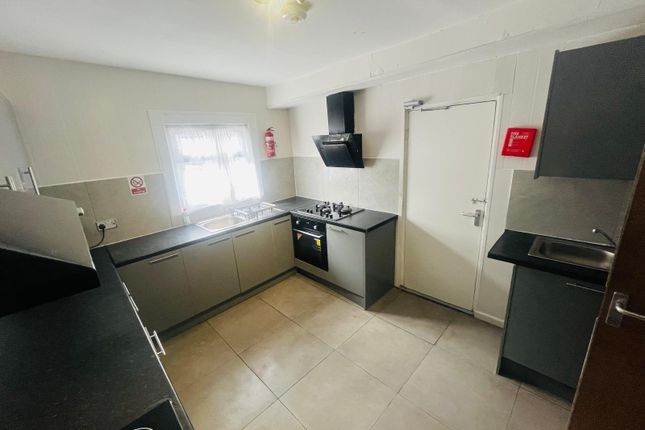 4 bed property, in Hornsey Park Road, £485,000