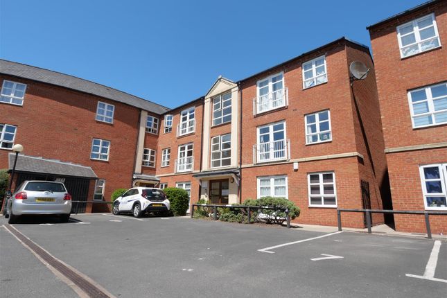 2 bed property, in Martins Court, £195,000