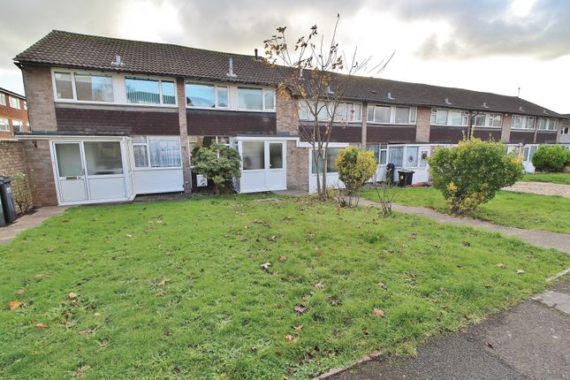 2 bed property, in Chidham Close, £250,000
