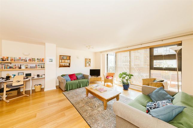 2 bed property, in Deanery Road, £325,000