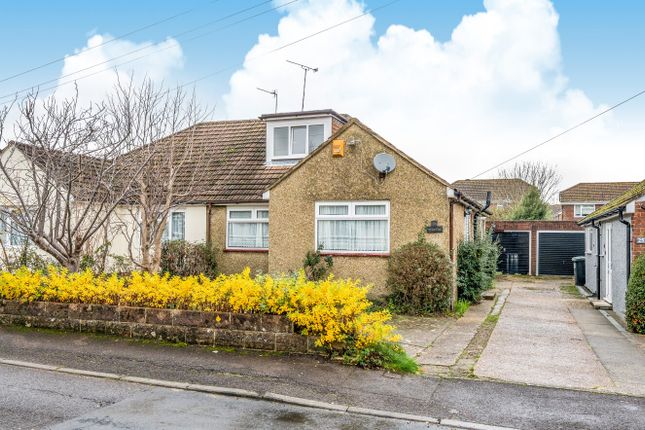 2 bed property, in Forest Close, £325,000