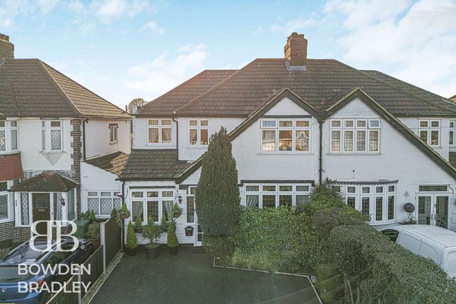 4 bed property, in Pettits Lane North, £625,000