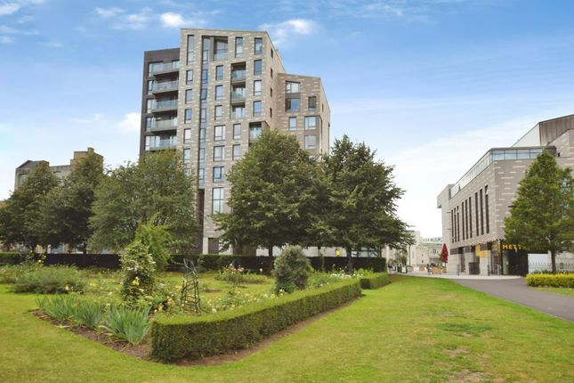 2 bed property, in Guildhall Apartments, £260,000
