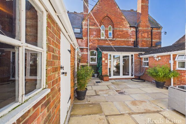3 bed property, in Church Lane, £375,000