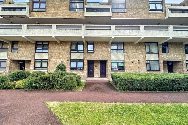 4 bed property, in Neville Court, £35,000