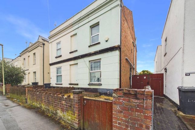 4 bed property, in Regent Street, £280,000