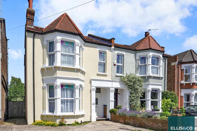 4 bed property, in Long Lane, £900,000