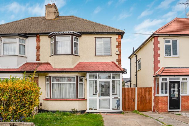 3 bed property, in Royston Avenue, £380,000