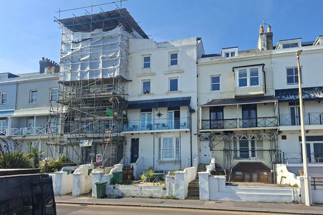 2 bed property, in The Esplanade, £110,000