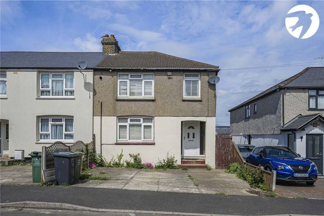 3 bed property, in The Crescent, £450,000