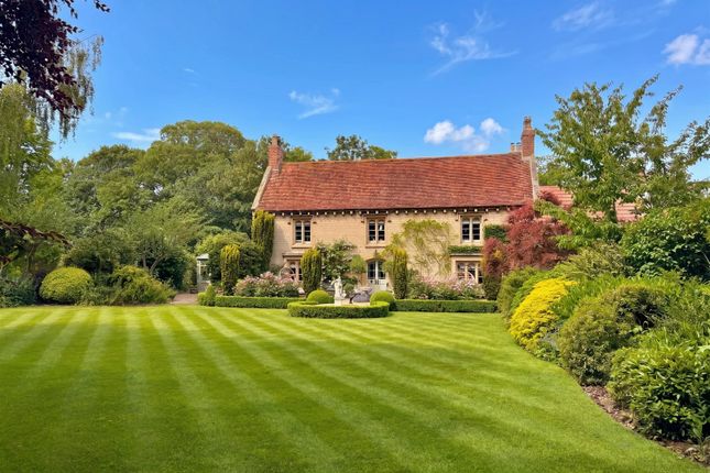 5 bed property, in Brauncewell, £850,000