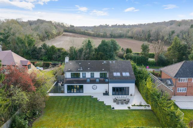 5 bed property, in Garden Walk, £1,375,000